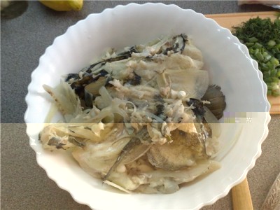 Отделяем мясцо от косточек для заливного