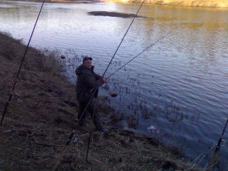 Рыбачим.